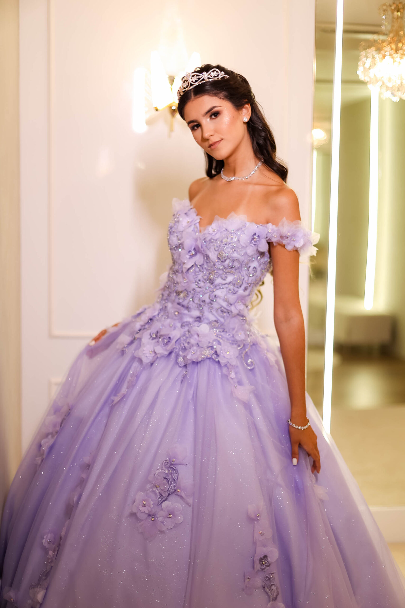 Cinderelas – Aluguel de vestidos de debutantes, noivas e festas.